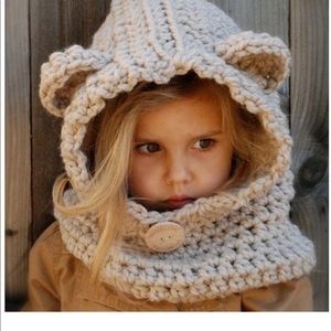 Bear knitted hood